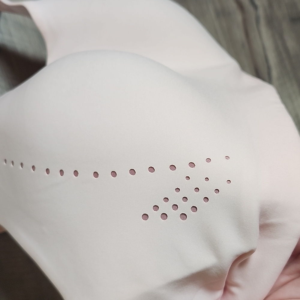 Lululemon Seamless Sports Bra - Picture 5 of 9